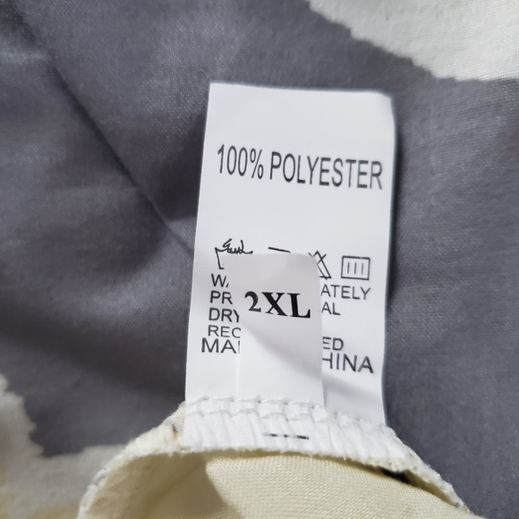 **BRAND NEW** Ladies Top - Picture 2 of 2